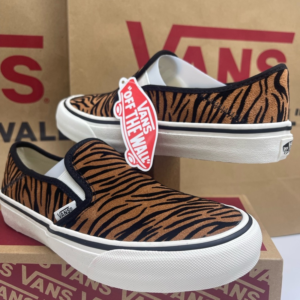 Vans Women's Slip-On Sf (Animal Stripes) Black /Marshmallow Sneakers
VN0A5HYQ9ZY - Picture 7 of 16